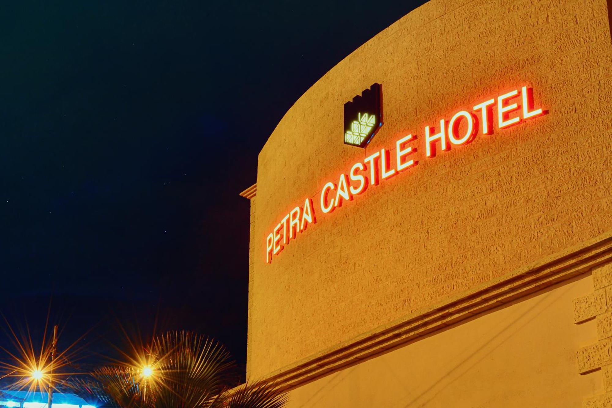 Petra Castle Hotel Wadi Musa Exteriör bild